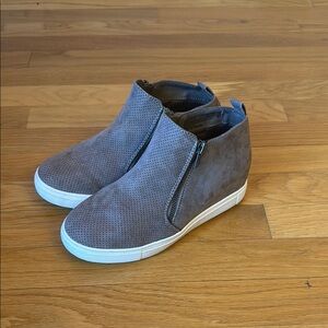 Time and Tru Light Gray Ankle Sneakers